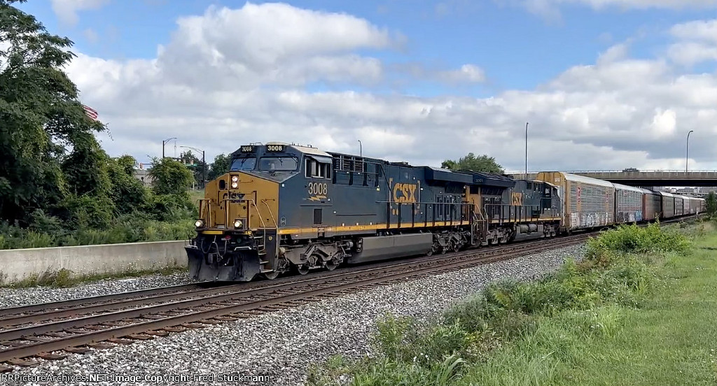 CSX 3308 leads M215.